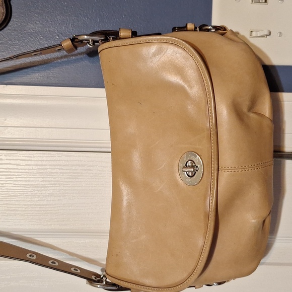 COACH VINTAGE LEGACY TAN SHOULDER CROSSBODY BAG C1069-F15170 - Picture 2 of 16